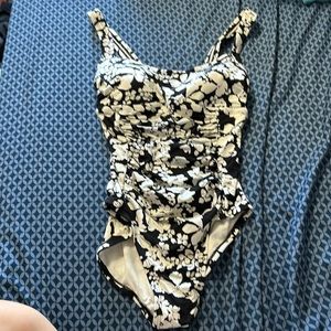 One peice bathing suit